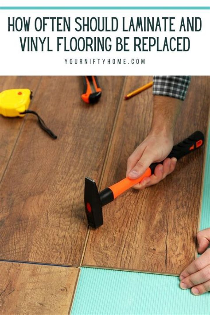 Can vinyl flooring be repaired?