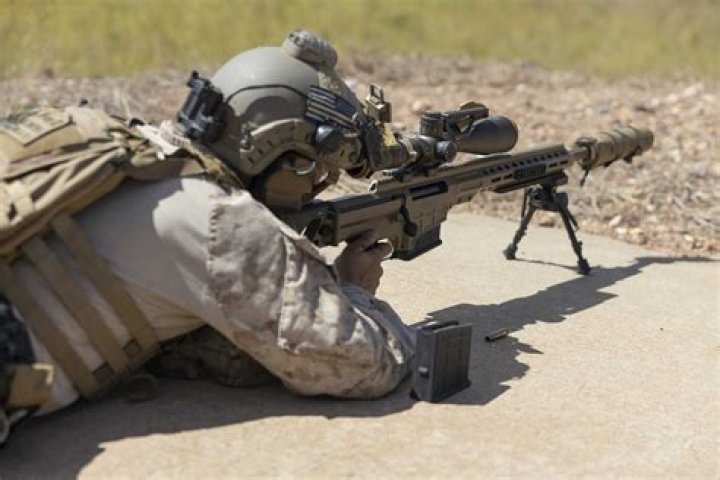Can you be a Marine sniper with glasses?
