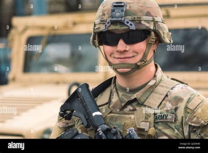 Can you wear glasses in the Marines?