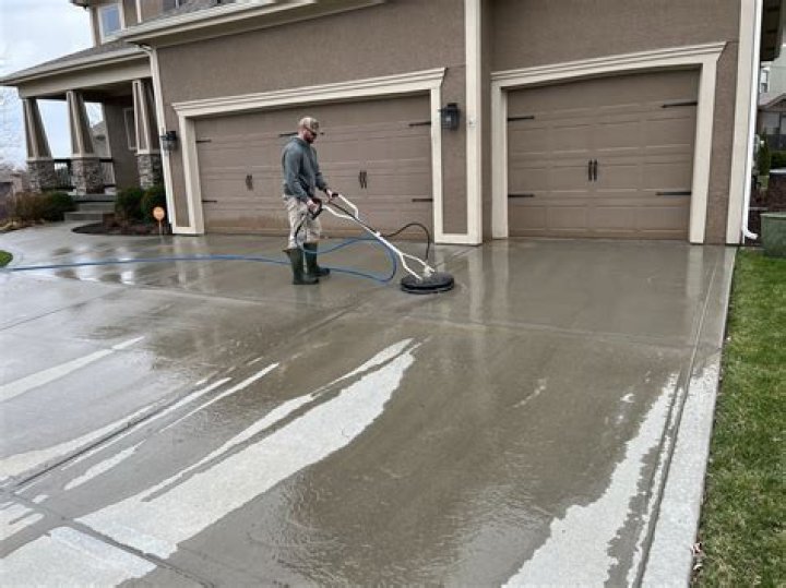 Does concrete driveway need sealing?