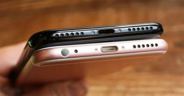 Does iPhone 8 have dual speakers?