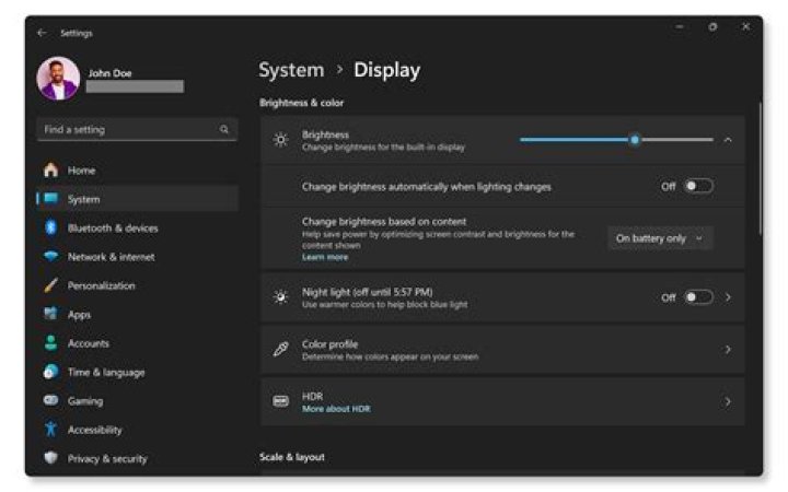 Does j8 have auto brightness?