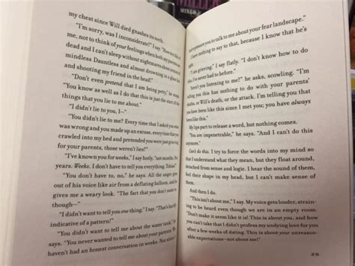 Does Tris and Four Make Love in insurgent book?