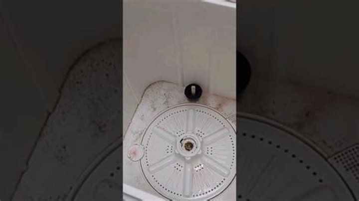 How do I know if my washing machine pump is clogged?