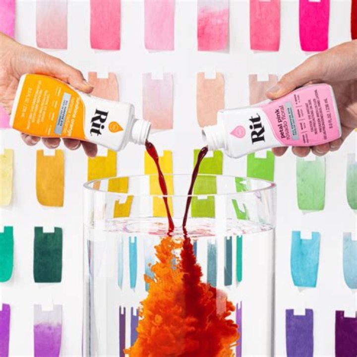 How do you use Rit liquid dye in a bucket?