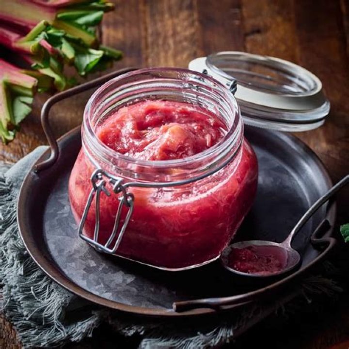 How long does rhubarb compote keep?