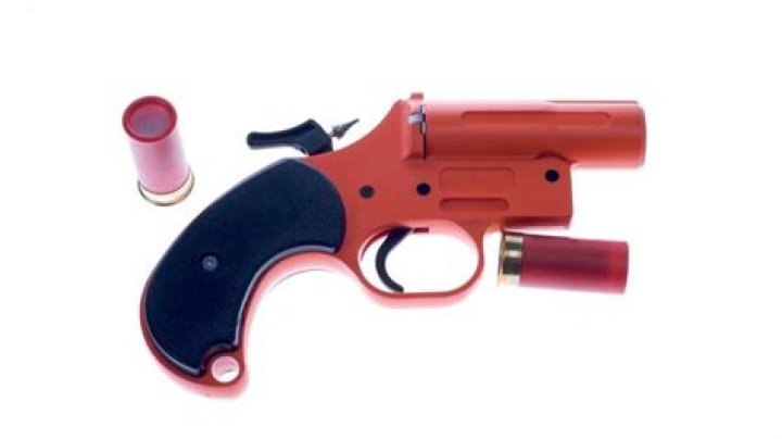 How many flares are in a flare gun?