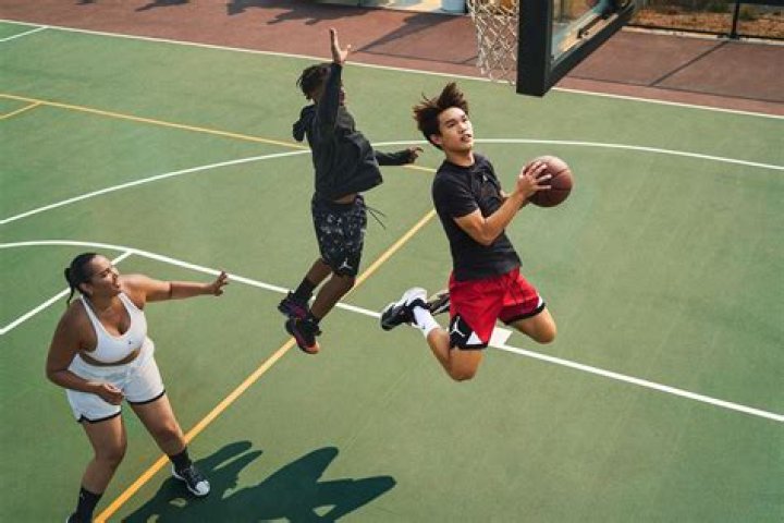 How many sessions are in a basketball game?