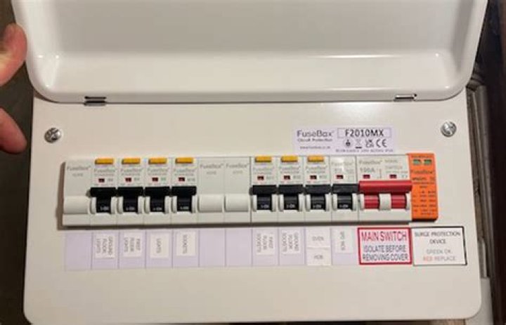 How much does it cost to replace a fuse board UK?
