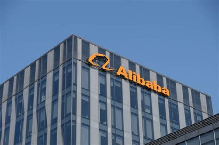 How rich is the owner of Alibaba?