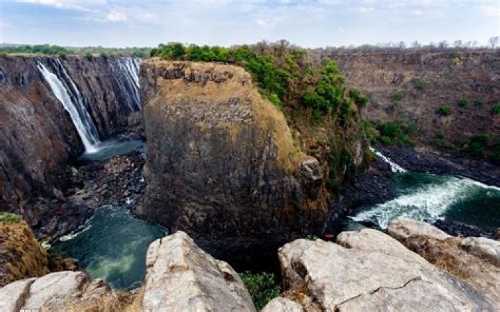 Is it safe to swim in Falls Lake?