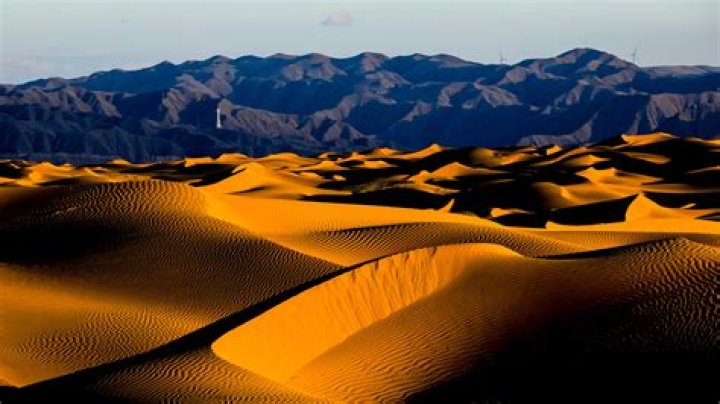 What deserts are in China?