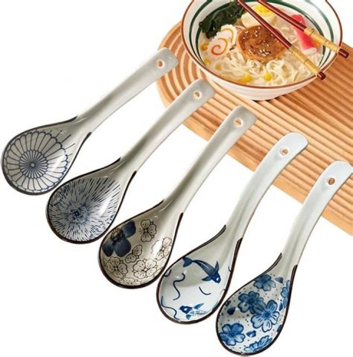 What is a Chinese soup spoon called?