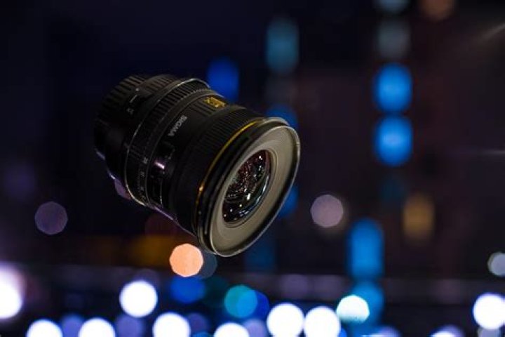 What is the best Canon lens for night photography?