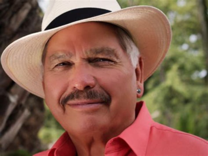 Where did Victor Villasenor grow up?