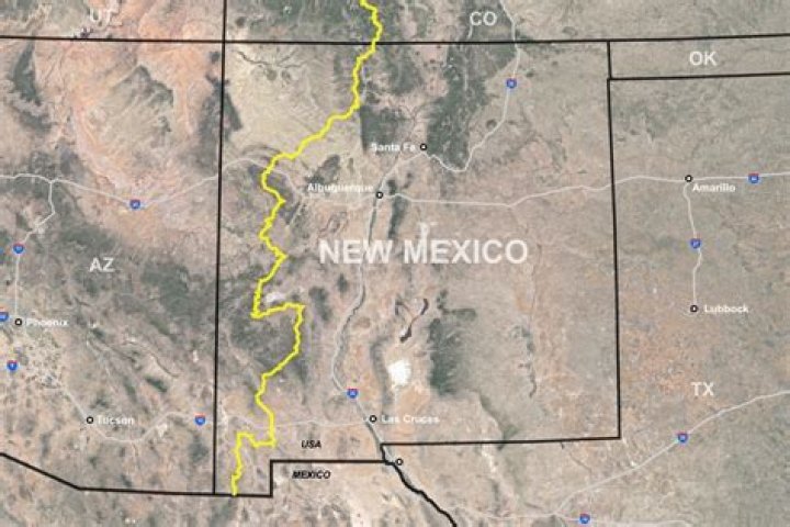 Where does the Continental Divide run through New Mexico?