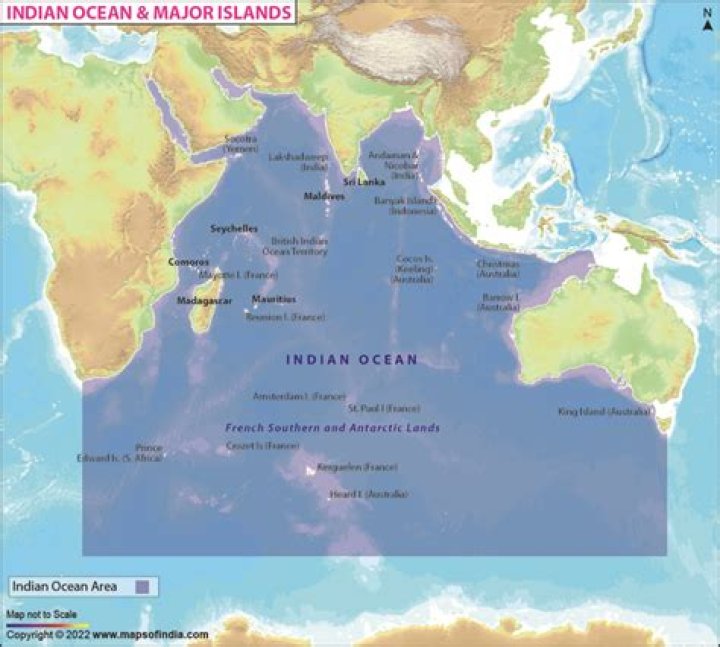 Which country lies on the Indian Ocean?