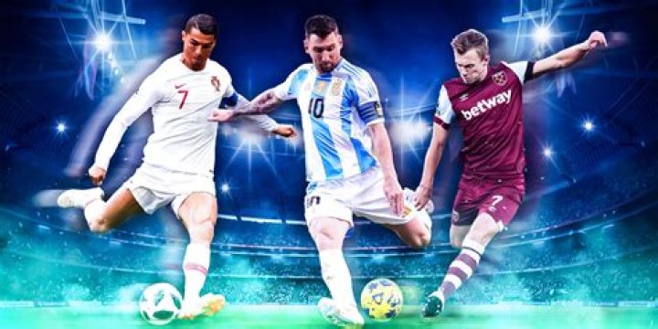 Who has most free kick goals between Messi and Ronaldo?