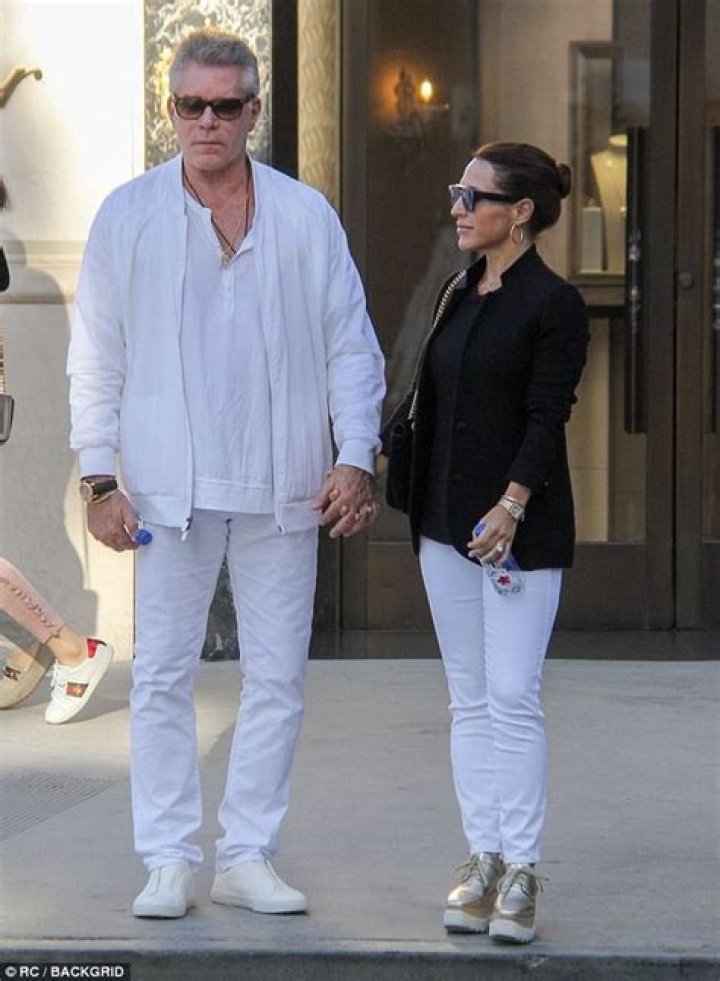 Who is Ray Liotta wife?