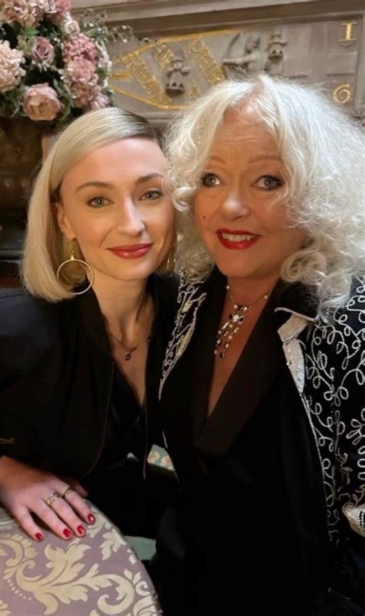Who plays Joan Clayton?